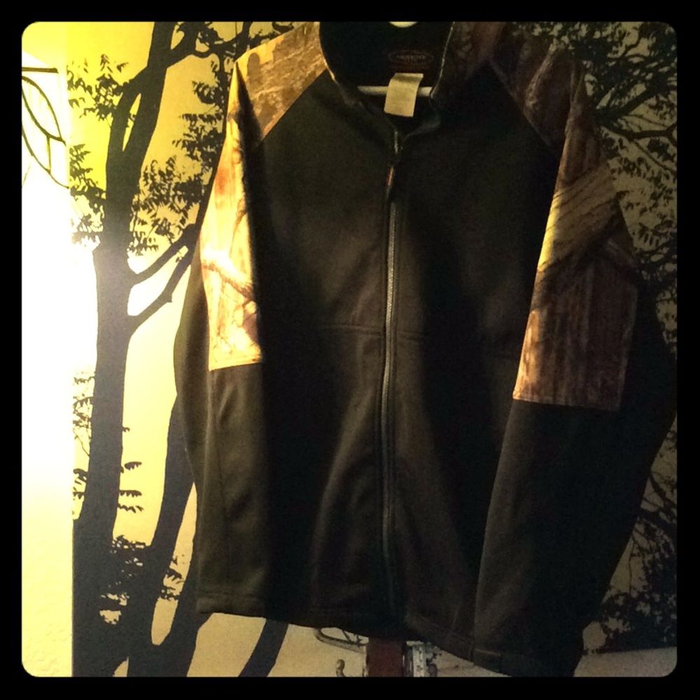 Men’s Black & Camo jacket by Yukon Gear  size L